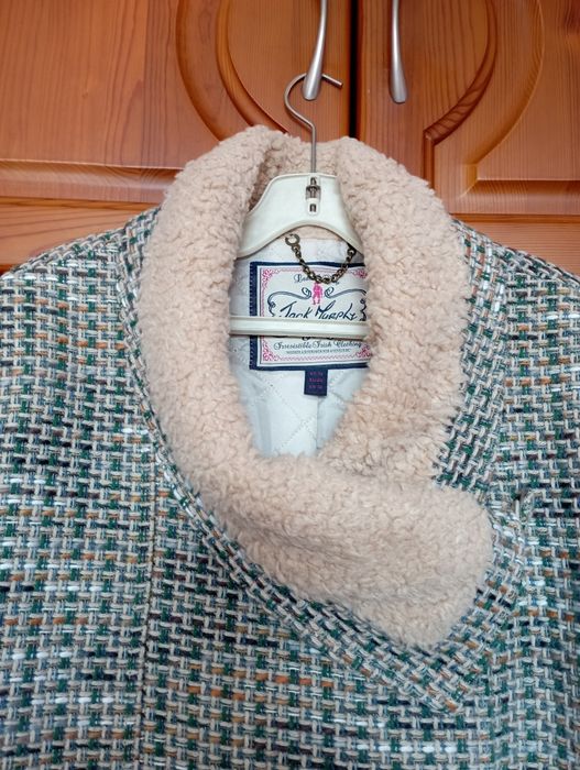 Елегантно , красиво , топло, дамско палто