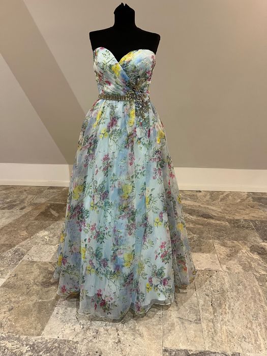 Vand rochie MacDuggal marimea S-M