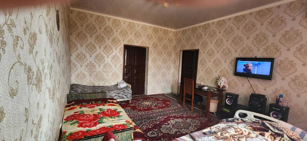 Продается 4 комнатный двор 15 соток земли в Джамбуле