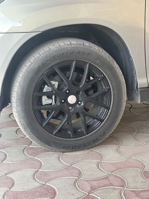 Продам диски r18 с летними резинами