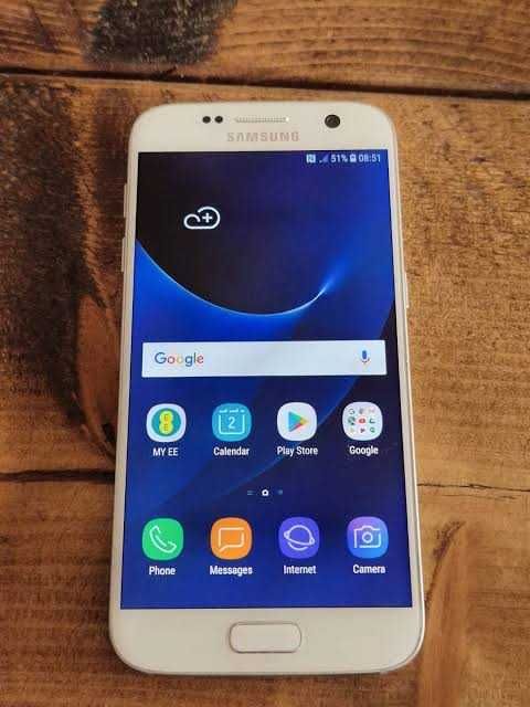 Смартфон  Samsung S7 White