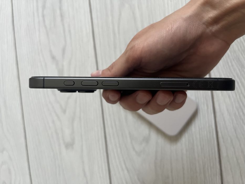 iPhone 17 почти новый