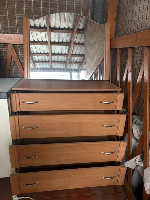 Продается комод зеркалом