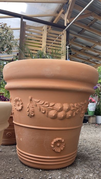 разнообразни кашпи и саксии от гърция/крит