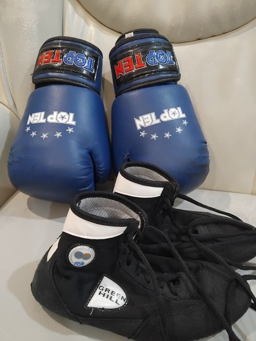 Продам перчатки шлем и боксерки б/у