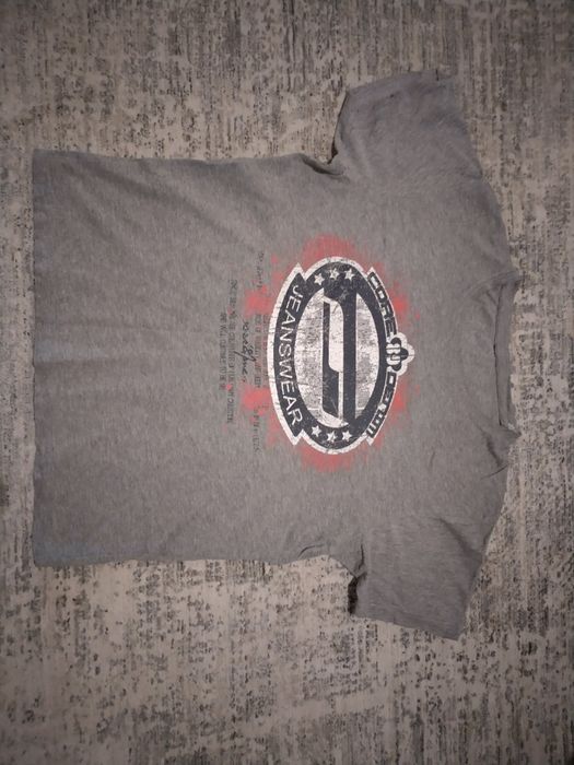 Сива спортна тениска