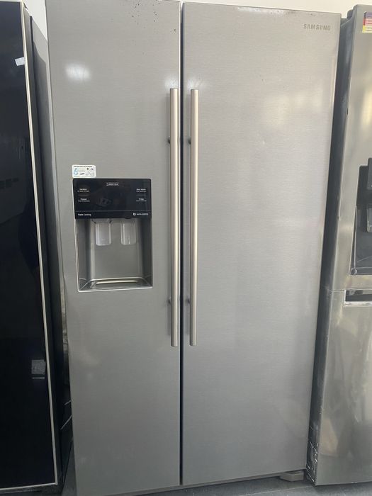 Хладилник с фризер Samsung