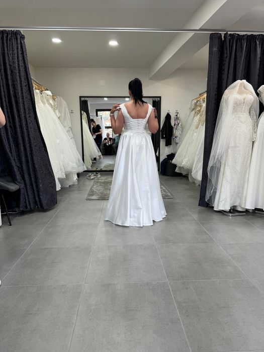 Vand rochie de mireasa