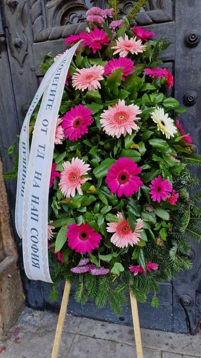 Доставка на Траурни венци в София - Венец за погребение цена...