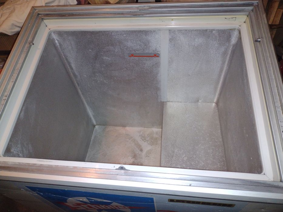 Продавам фризер ракла с плъзгащи се стъкла 200 л