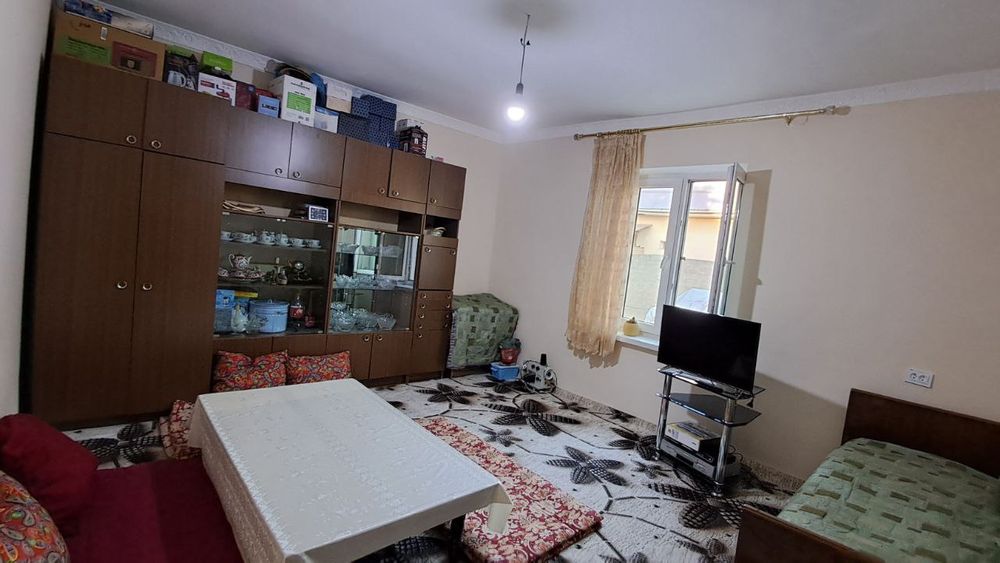 9 сотих 4 хонали ҳовли сотилади. Йулди буйи, бизнес учун қулай жой.