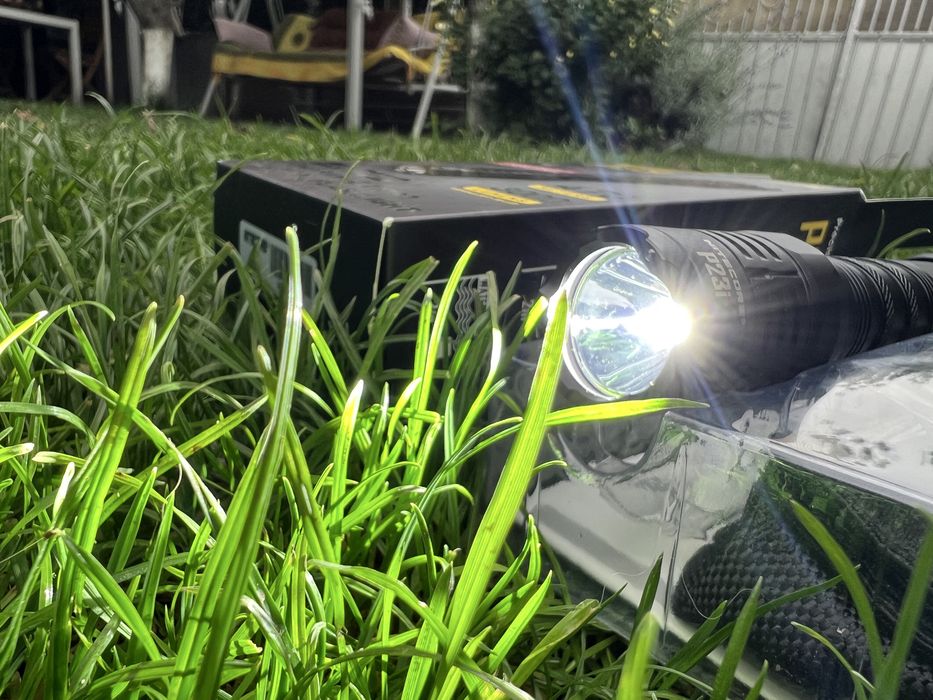 Lanterna Nitecore P23i