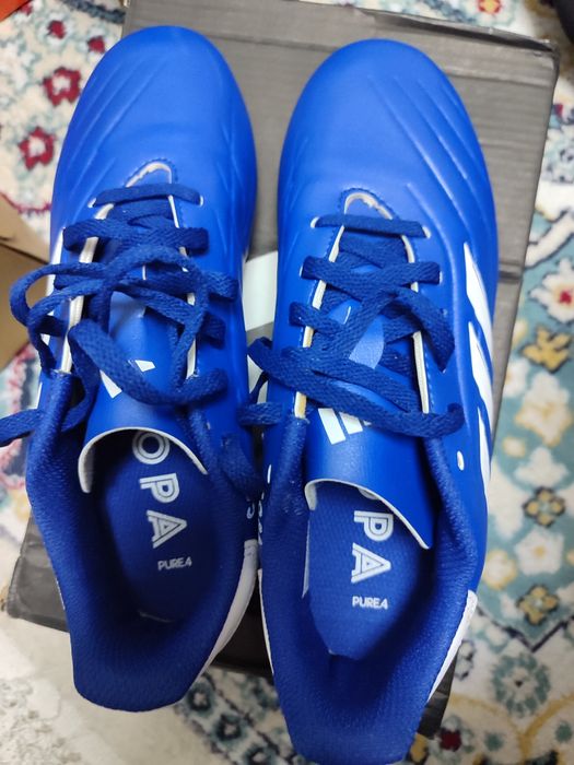 Продам новые бутсы футбольные Адидас оригинал