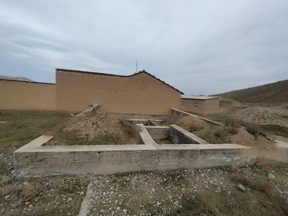 Уй сотилади      .