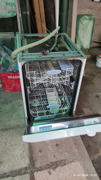 Masina de spalat vase Indesit IDL42