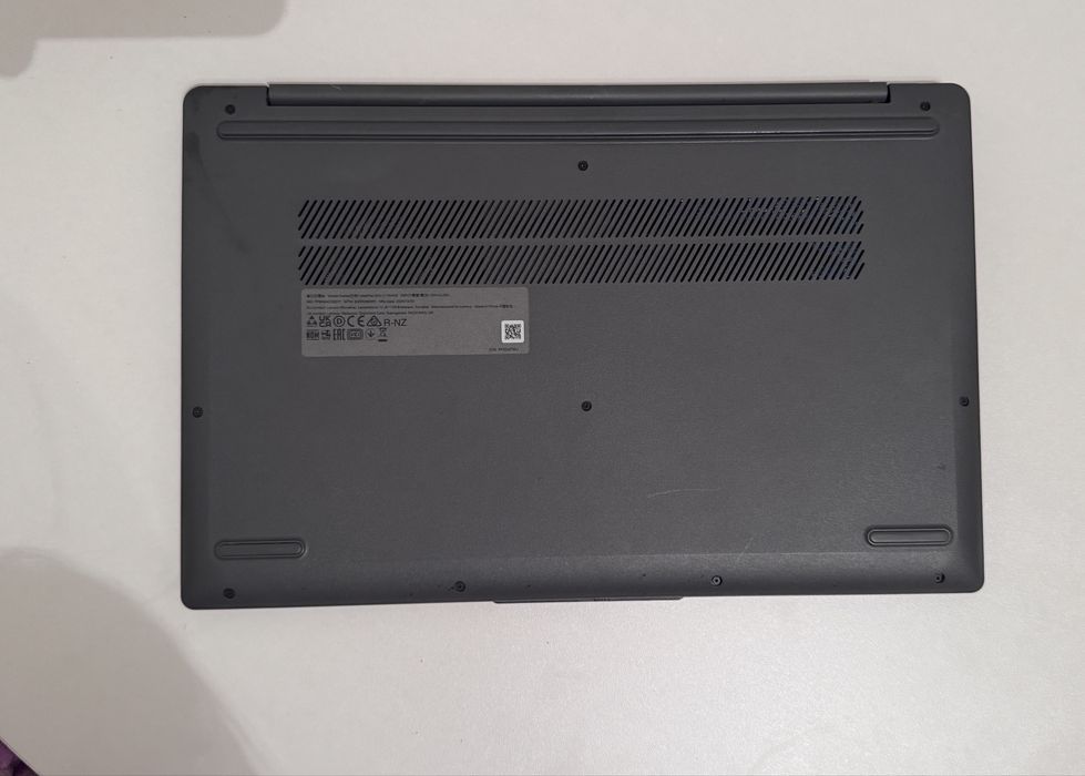 Lenovo IdeaPad Slim 3 15IAH8