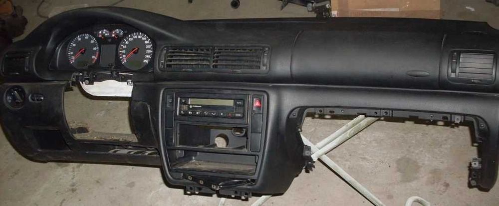 Панель торпеда Ауди А80, А100, А6, пассат В3,В4,В5