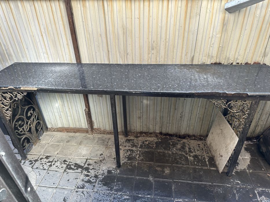 Барная стойка кованная , нужно обновить только столешницу