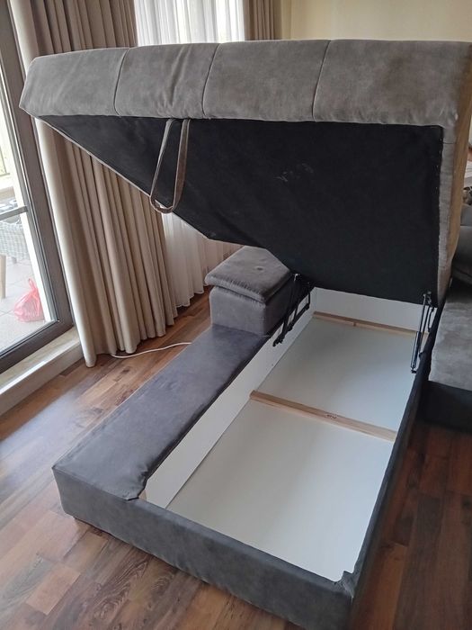 Разтегателен диван за дневна