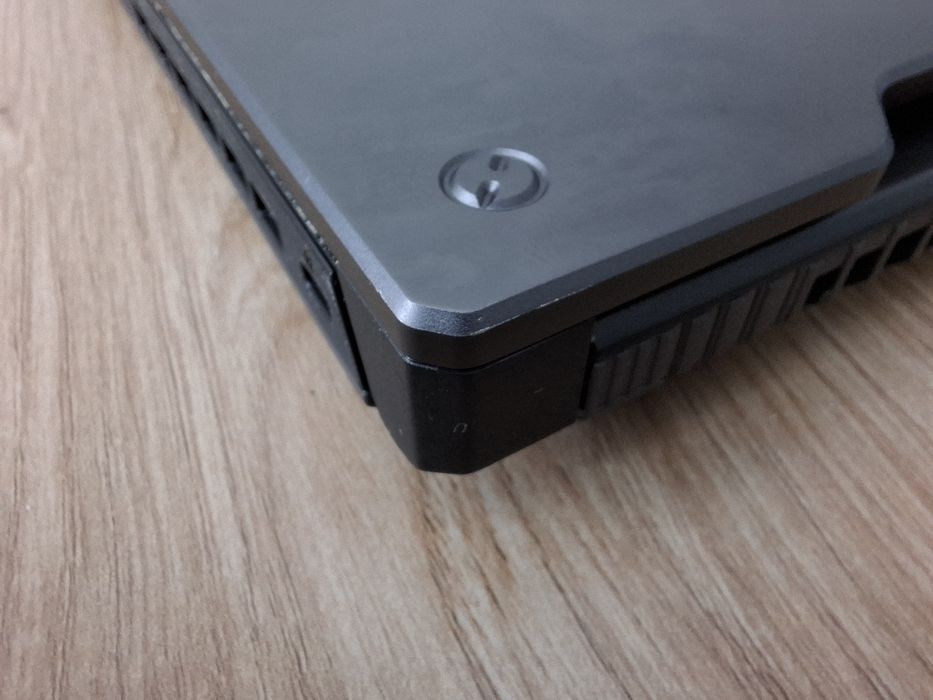 Продавам лаптоп ASUS TUF Gaming F17 (2022) - FX707ZC4-HX014