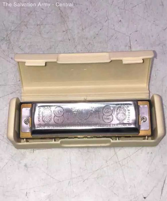 Губные гармошки M. Hohner Marine Band № 1896 и Big River Harp.