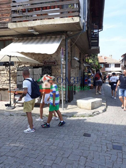 Половината от двуетажна къща в Стария град на Несебър,188 кв. м + двор