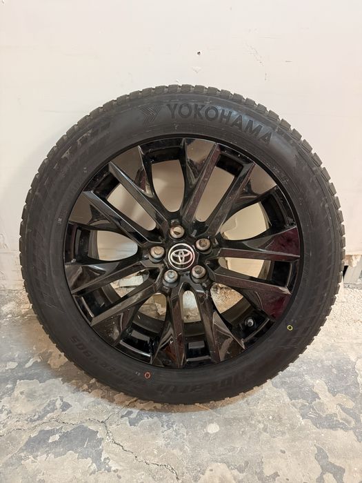 Rav 4 комплект гуми и джанти