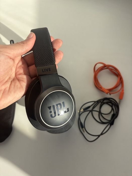 наушники JBL Live650 BTNC продам срочно