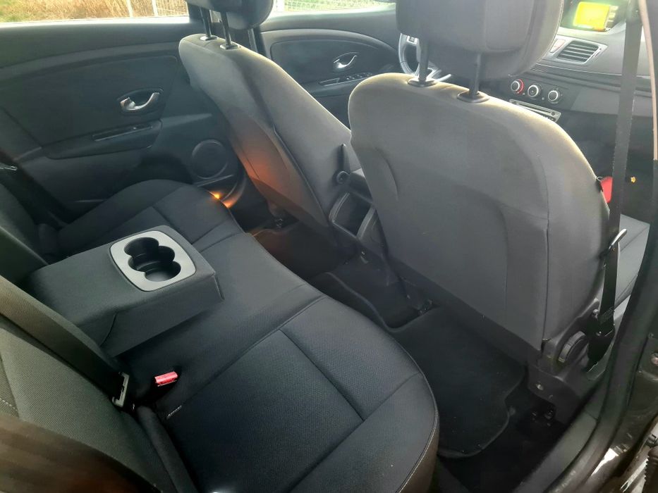 Renault Megane-1.5 Dci an 2012-110 cp 6+1 trepte-panorama-nr rosii