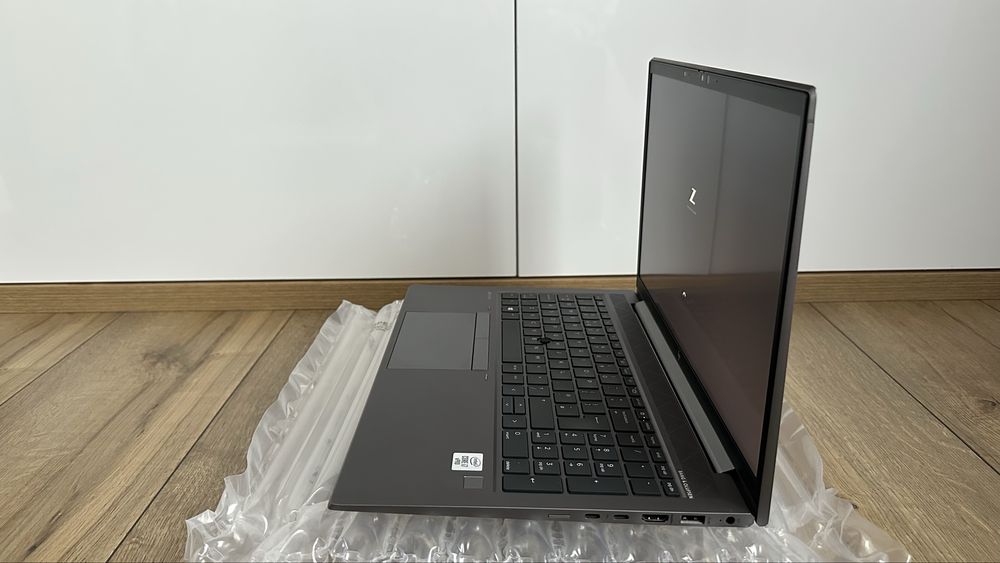 HP ZBook FireFly G7 15.6” 4K / i7-10610u /32GB RAM 1TB SSD Nvidia P520