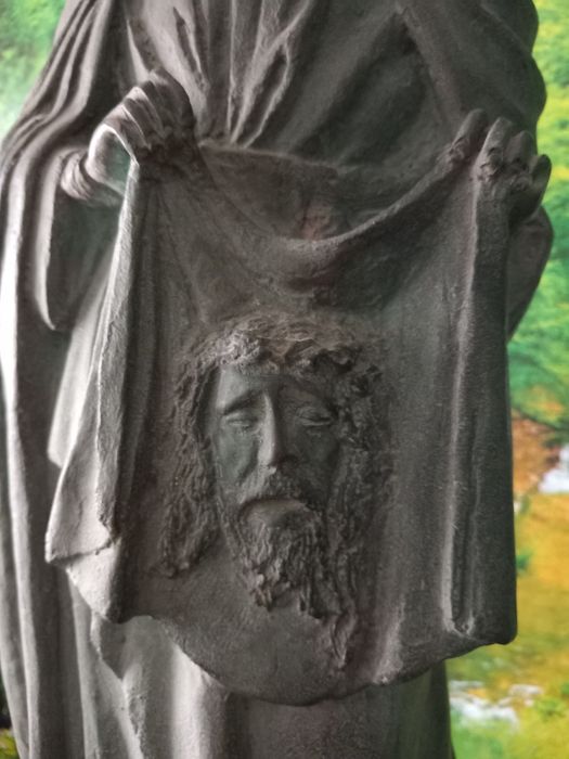 Стара Бронзова Статуя "Дева Мария с Плащеницата"