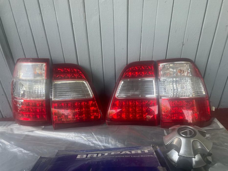 Задние фары Land Cruiser 100 (с белым оттенком)