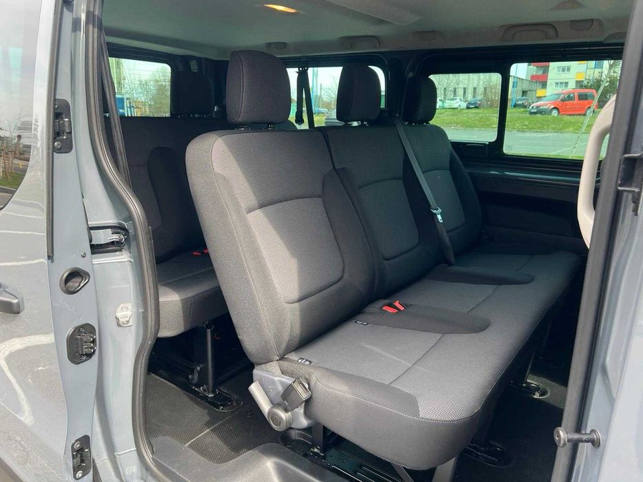 Închiriere microbuz 8+1 locuri Brașov – Rent a Car fără șofer