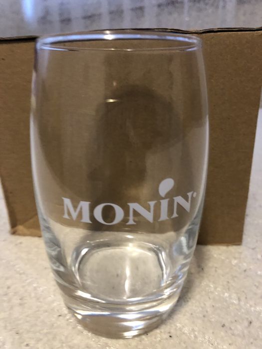 Чаши за шампанско,вино,уиски,бира.