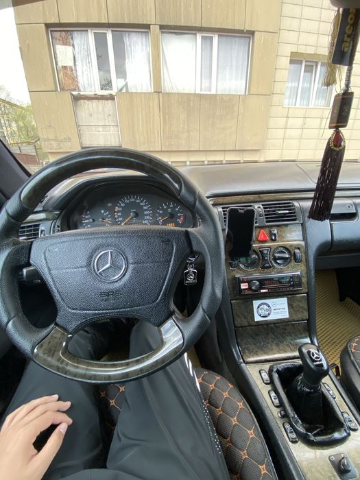 Продам машину мерседес w210