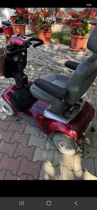 Scuter electric pentru persoane cu dizabilități sau vârstnice