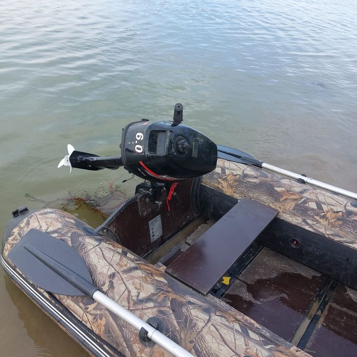 Продам лодку с мотором