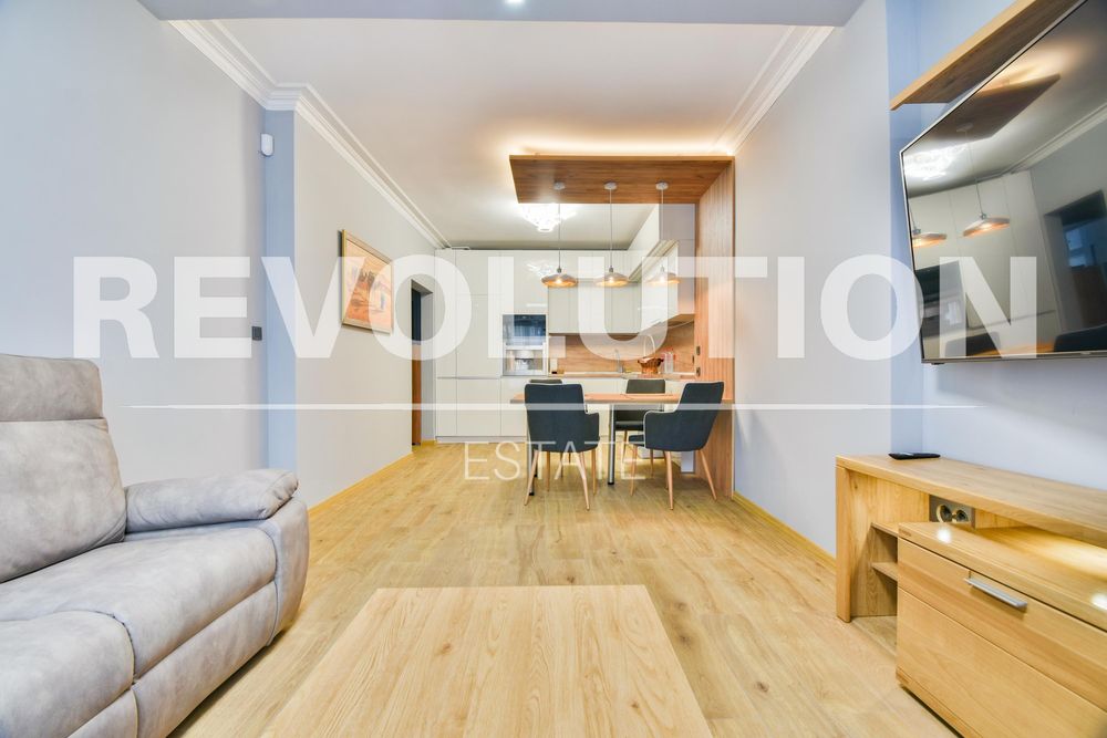 Дава се под наем Тристаен апартамент в София, Център - 90 кв.м за 2000 € - Снимка #3