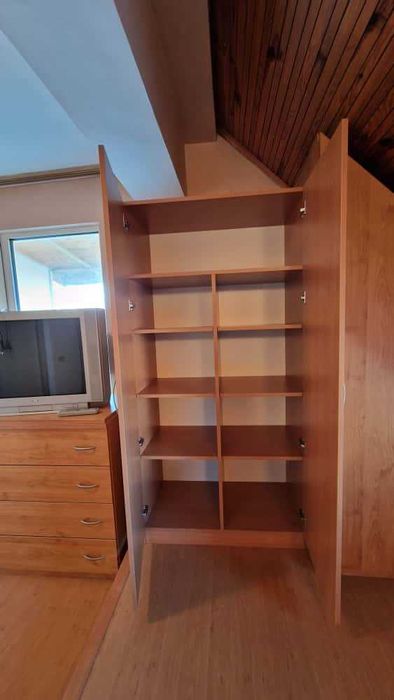 Спално обзавеждане: гардероби, скринове, легло, маса, столове