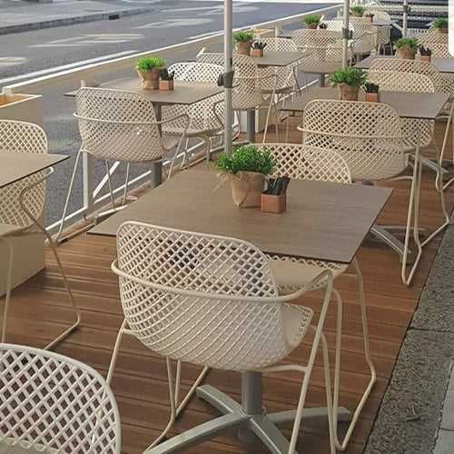 Mese HPL 12mm pentru Terase și Restaurante – Debitarea CNC și Montaj