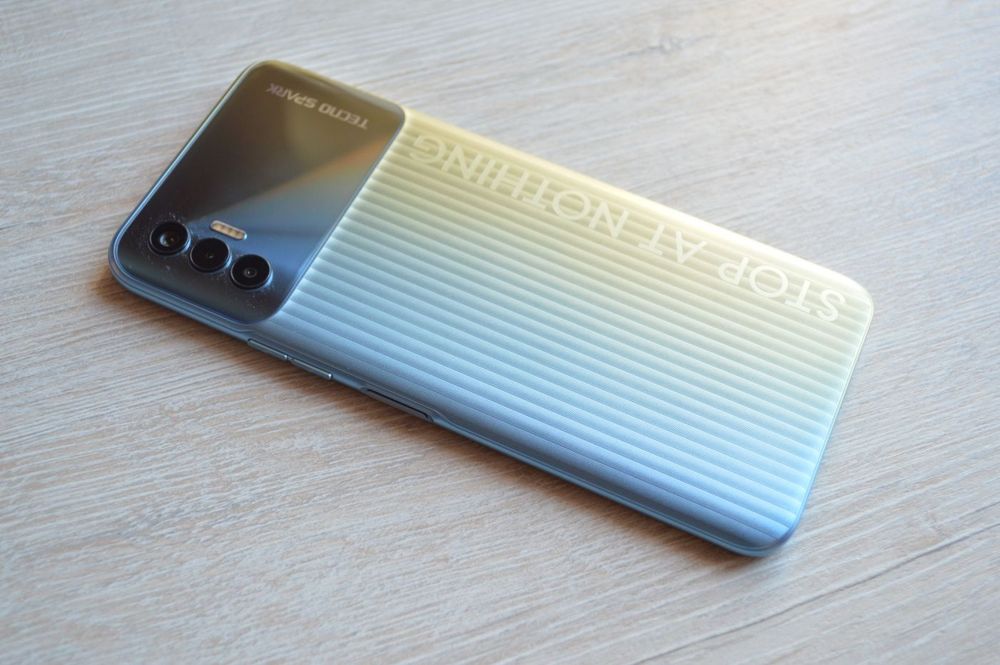 Телефон Tecno spark 8p