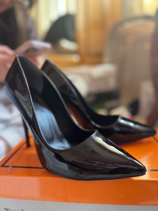 Обувки на висок ток