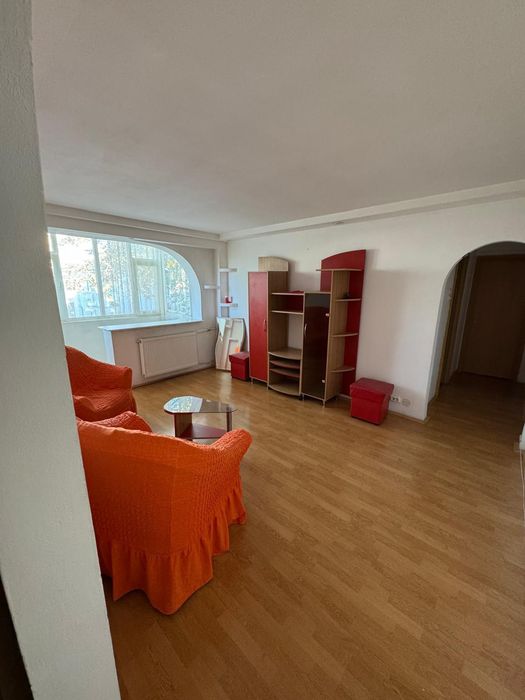 Apartament de vânzare - Craiovița Nouă