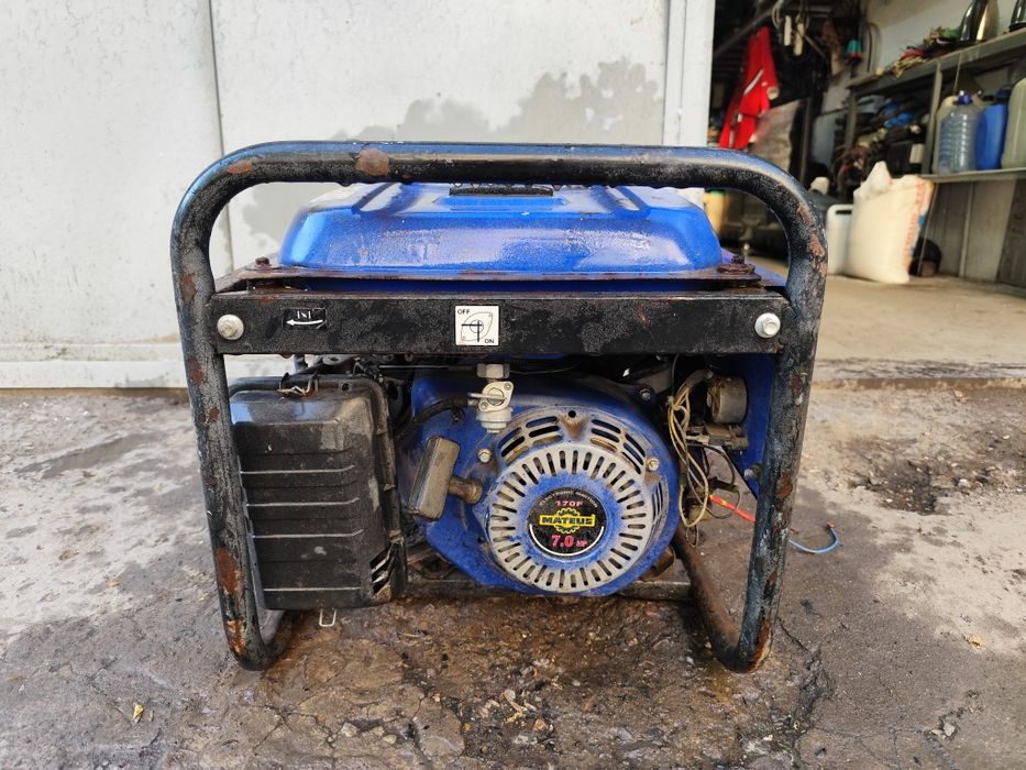 Бензиновый генератор.