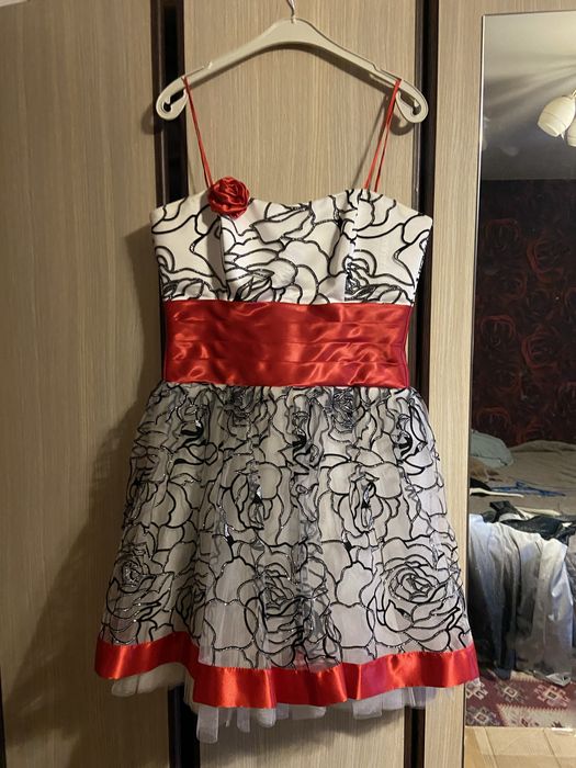 Rochie de zi alb cu rosu