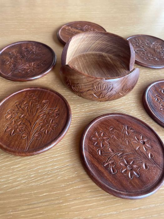Дървени подложки за чаши, произведени в Индия