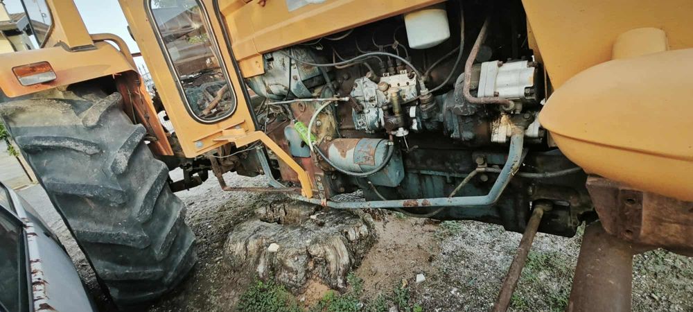Tractor Fiat 750  Special cu semi cabina.