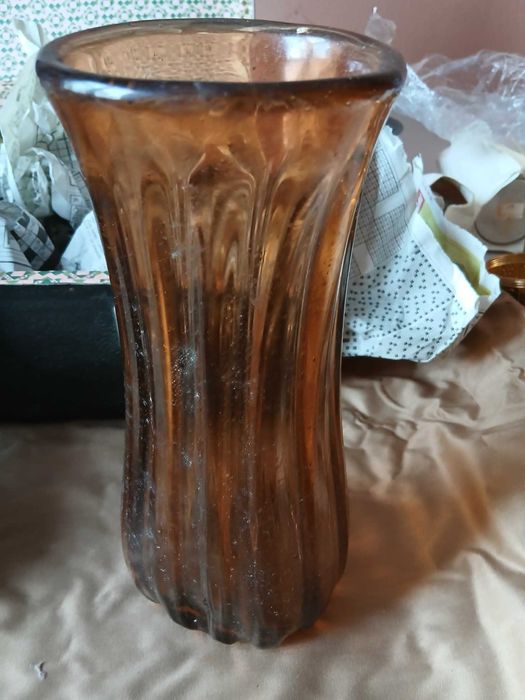 Чаши чинии и вази