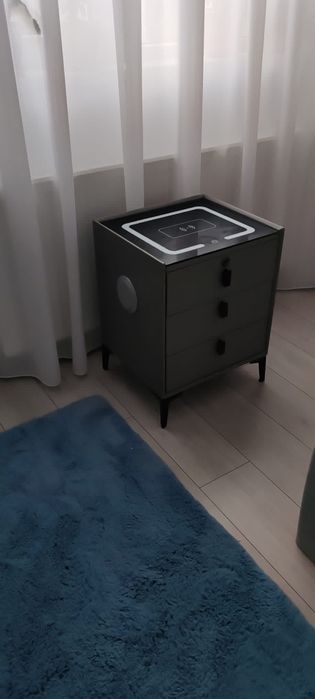 Noptieră  ultra modernă