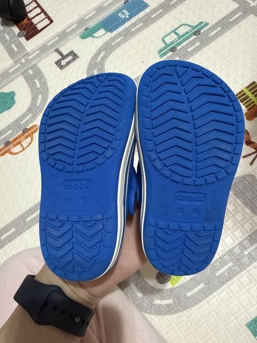 Vand crocs c7.